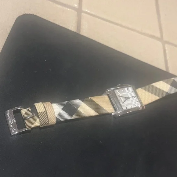 Burberry Beige and Black Checkered Women's Watch - Picture 12 of 15